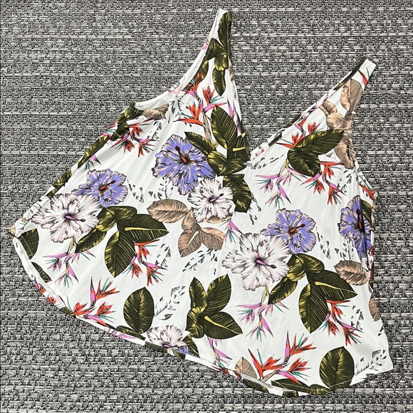 O’Neil | Floral V-Neck Tank - Picture 7 of 8